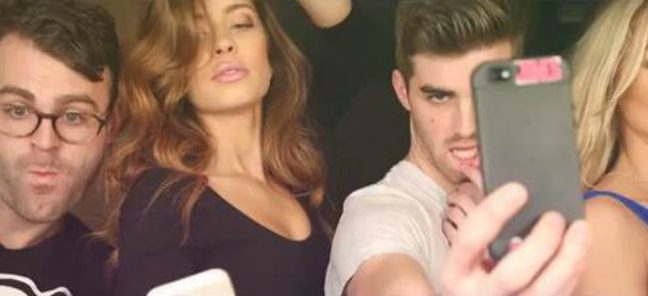 El Nuevo Fenómeno Viral Del Momento “ Selfie” De The Chainsmokers Unicas